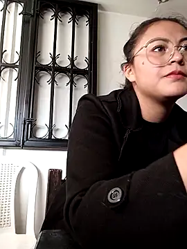 lara moon25 online show from 12, 12, 2024