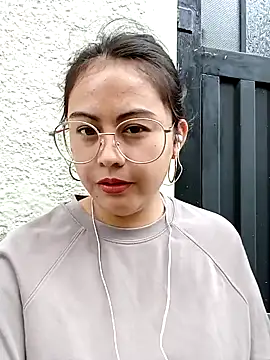 lara moon25 online show from 5, 1, 2025