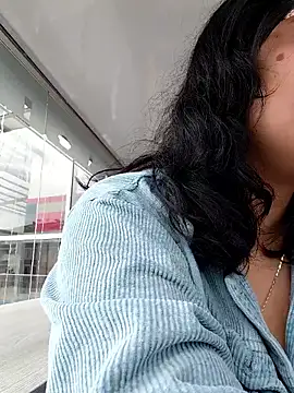 lara moon25 online show from 13, 1, 2026