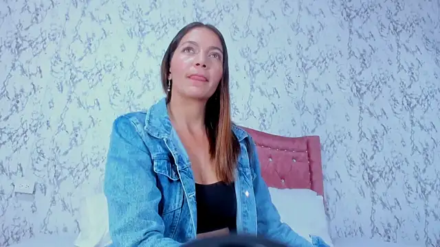 Mia Malkovaa  online show from 28, 2, 2026