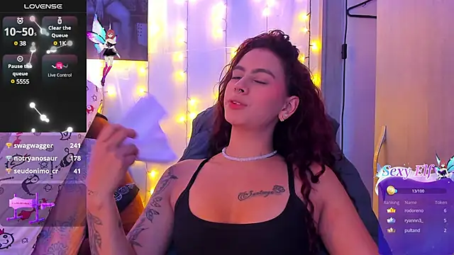 Sophiee Hill online show from 4, 3, 2025