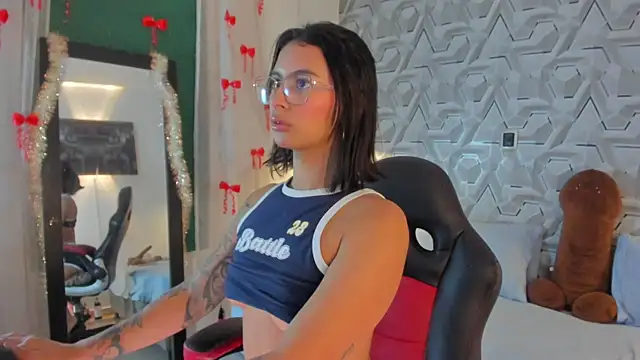 Sophiee Hill online show from 30, 4, 2026