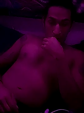 LargeDominoes online show from 12, 4, 2026