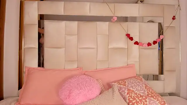 Snapshot of isabella_gomez11 chatting on 13, 6, 2026 isabella gomez11 online show from 13, 6, 2026