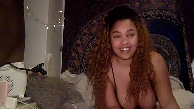 Snapshot of caramelangelxo chatting on 23, 2, 2025 caramelangelxo online show from 23, 2, 2025