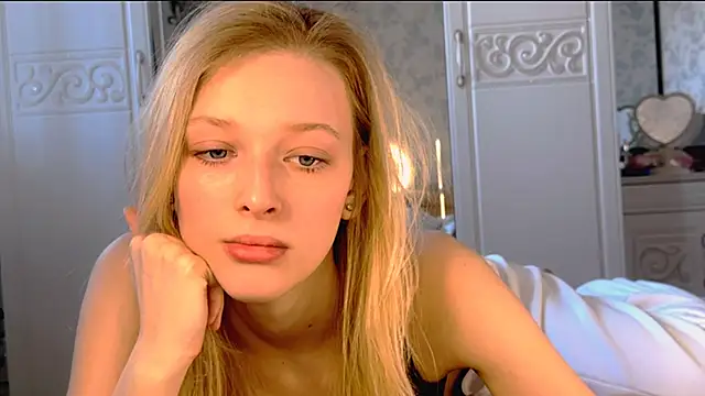 Snapshot of Evvie_Summn1 chatting on 23, 3, 2025 Evvie Summn1 online show from 23, 3, 2025