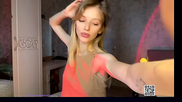 Snapshot of Evvie_Summn1 chatting on 28, 9, 2025 Evvie Summn1 online show from 28, 9, 2025