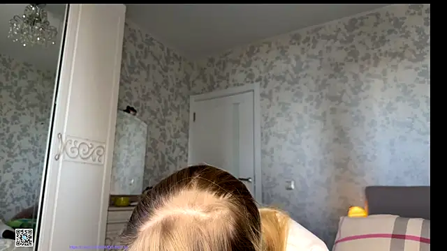 Snapshot of Evvie_Summn1 chatting on 5, 10, 2025 Evvie Summn1 online show from 5, 10, 2025