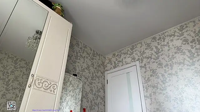 Snapshot of Evvie_Summn1 chatting on 18, 10, 2025 Evvie Summn1 online show from 18, 10, 2025