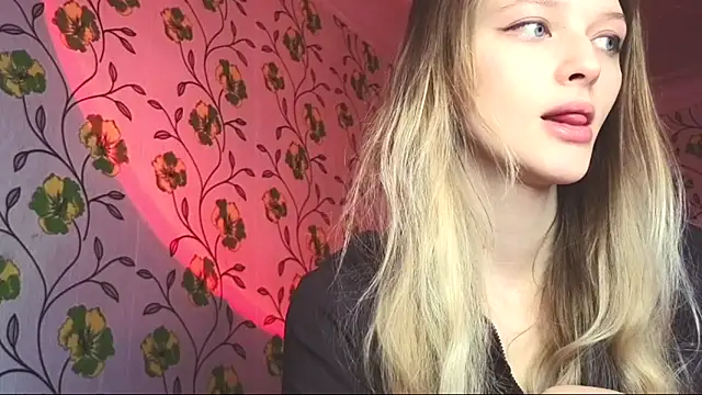 Snapshot of Evvie_Summn1 chatting on 13, 6, 2026 Evvie Summn1 online show from 13, 6, 2026
