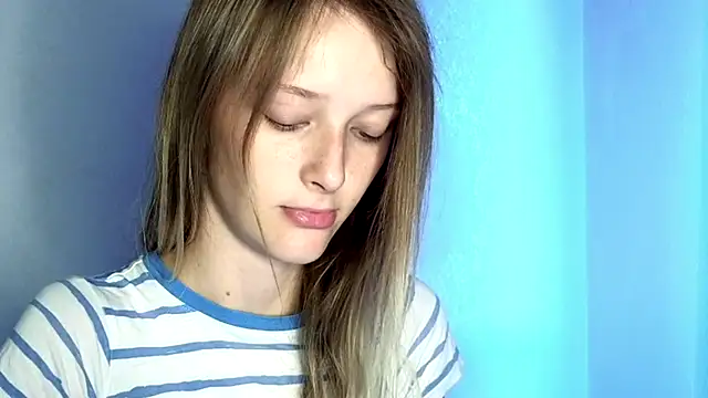 Snapshot of Evvie_Summn1 chatting on 27, 7, 2026 Evvie Summn1 online show from 27, 7, 2026