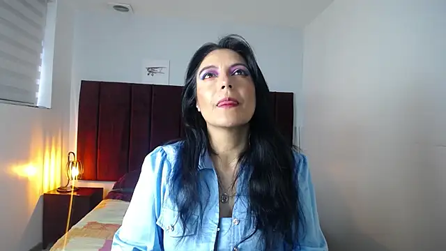 Snapshot of Zuzana21 chatting on 6, 12, 2024 Zuzana21 online show from 6, 12, 2024