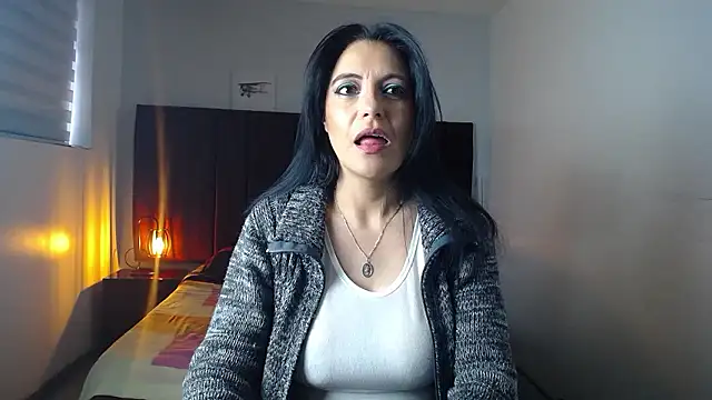 Snapshot of Zuzana21 chatting on 7, 12, 2024 Zuzana21 online show from 7, 12, 2024