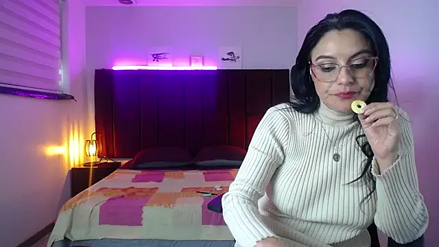 Snapshot of Zuzana21 chatting on 17, 12, 2024 Zuzana21 online show from 17, 12, 2024