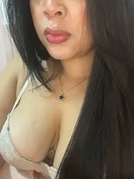 Snapshot of debiigg chatting on 2, 2, 2025 debiigg online show from 2, 2, 2025