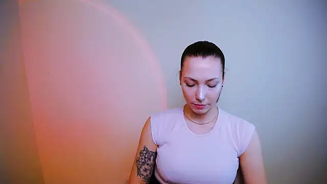 VanessaMay  online show from 7, 1, 2025