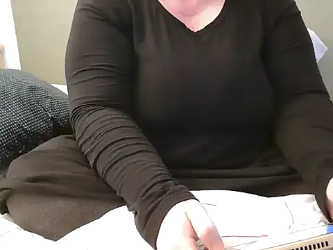 Snapshot of MarthaBriest chatting on 23, 1, 2025 MarthaBriest online show from 23, 1, 2025