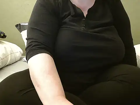 Snapshot of MarthaBriest chatting on 2, 2, 2025 MarthaBriest online show from 2, 2, 2025