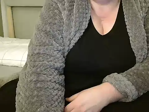 Snapshot of MarthaBriest chatting on 7, 2, 2025 MarthaBriest online show from 7, 2, 2025