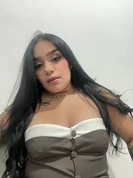 Snapshot of Sofi-James chatting on 1, 1, 2025 Sofi-James online show from 1, 1, 2025