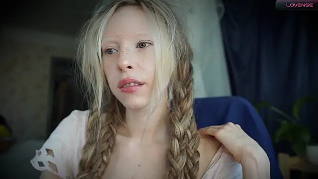  Phantom thread  online show from 8, 10, 2025