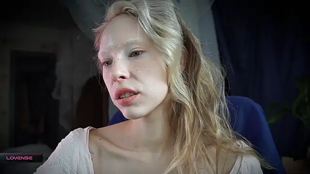 Snapshot of _Phantom_thread_ chatting on 20, 10, 2025 Phantom thread online show from 20, 10, 2025