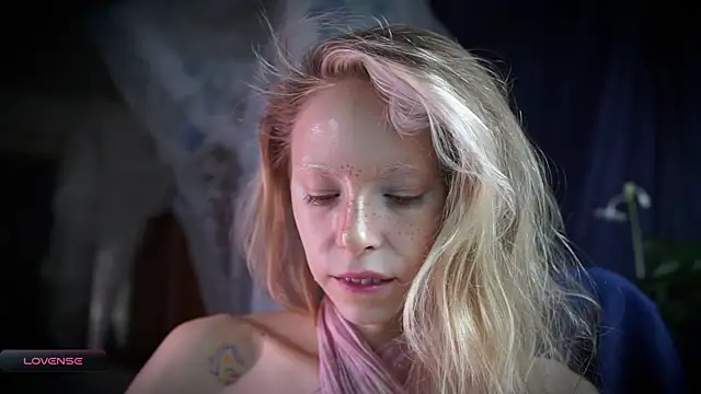 Snapshot of _Phantom_thread_ chatting on 27, 10, 2025 Phantom thread online show from 27, 10, 2025