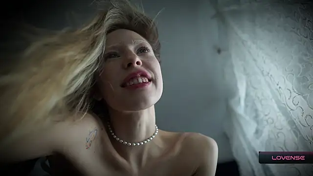 Snapshot of _Phantom_thread_ chatting on 2, 12, 2025 Phantom thread online show from 2, 12, 2025