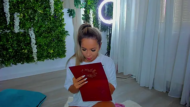 VivienCarter online show from 15, 9, 2025