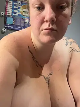 Snapshot of busty-bella1 chatting on 6, 7, 2026 busty-bella1 online show from 6, 7, 2026