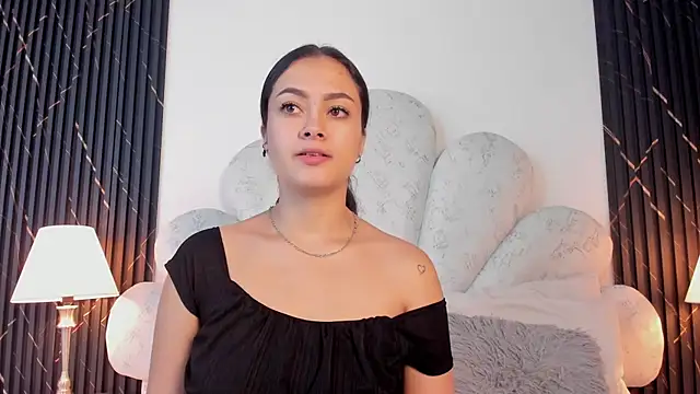 Jaslyn  Smith online show from 13, 4, 2026