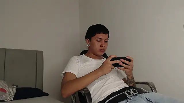 alex-lover online show from 9, 4, 2026