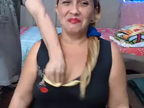 Snapshot of mom_son_dirty chatting on 10, 1, 2025 mom son dirty online show from 10, 1, 2025