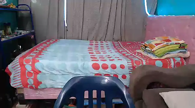 Snapshot of mom_son_dirty chatting on 29, 1, 2025 mom son dirty online show from 29, 1, 2025