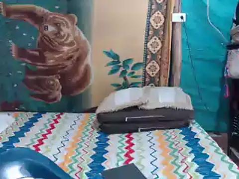 Snapshot of mom_son_dirty chatting on 25, 9, 2025 mom son dirty online show from 25, 9, 2025