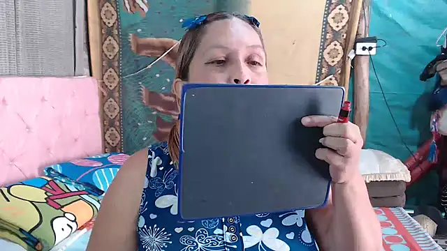 Snapshot of mom_son_dirty chatting on 4, 11, 2025 mom son dirty online show from 4, 11, 2025