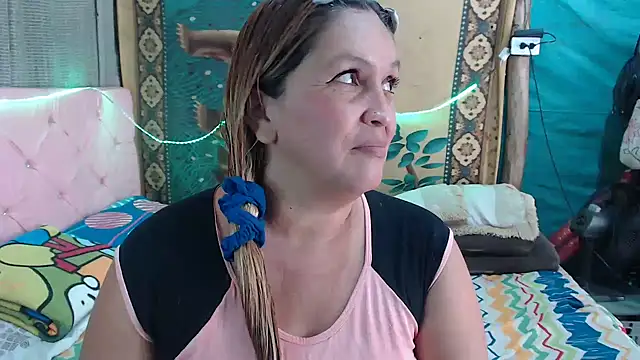 Snapshot of mom_son_dirty chatting on 16, 11, 2025 mom son dirty online show from 16, 11, 2025