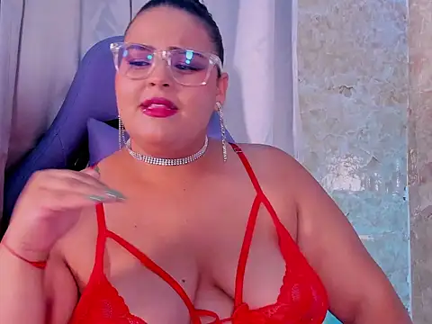 juli 2tyes online show from 18, 11, 2025