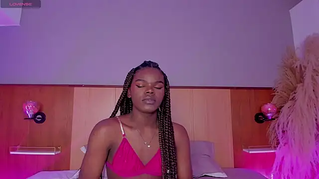 Snapshot of CamiEstrada chatting on 19, 1, 2025 CamiEstrada online show from 19, 1, 2025