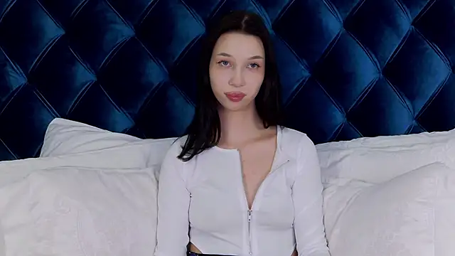 Snapshot of MaliaLandre chatting on 9, 2, 2025 MaliaLandre online show from 9, 2, 2025