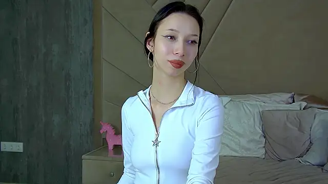 Snapshot of MaliaLandre chatting on 24, 2, 2025 MaliaLandre online show from 24, 2, 2025