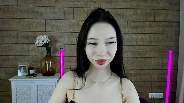 Snapshot of MaliaLandre chatting on 14, 3, 2025 MaliaLandre online show from 14, 3, 2025