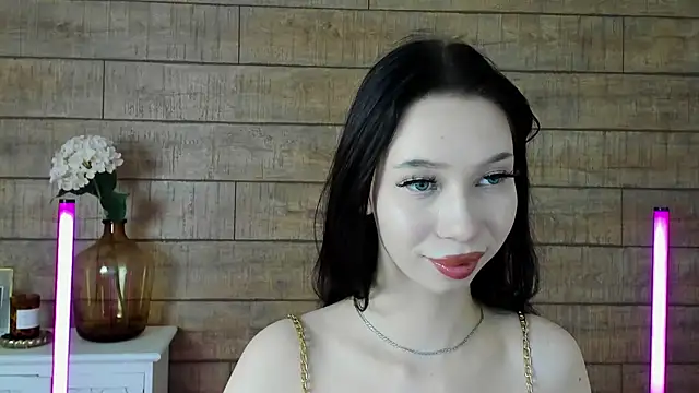 Snapshot of MaliaLandre chatting on 14, 3, 2025 MaliaLandre online show from 14, 3, 2025