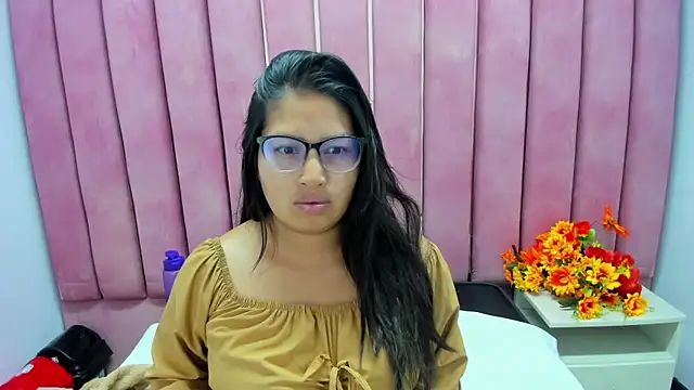 Miaa Smiith  online show from 16, 12, 2025