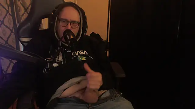 chicostick413 online show from 28, 3, 2026