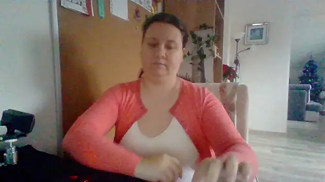 Snapshot of ReifeVenna chatting on 16, 12, 2024 ReifeVenna online show from 16, 12, 2024