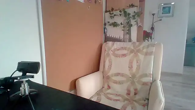 Snapshot of ReifeVenna chatting on 19, 12, 2024 ReifeVenna online show from 19, 12, 2024