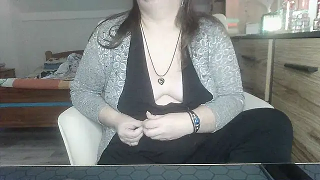 Snapshot of ReifeVenna chatting on 10, 2, 2025 ReifeVenna online show from 10, 2, 2025