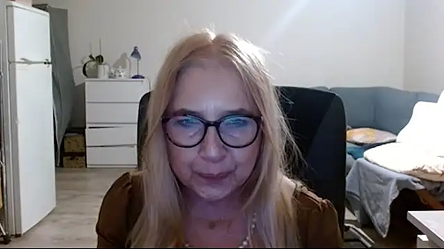 sofia xkiss online show from 24, 2, 2025