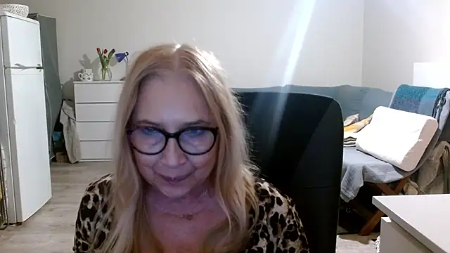 sofia xkiss online show from 8, 3, 2025